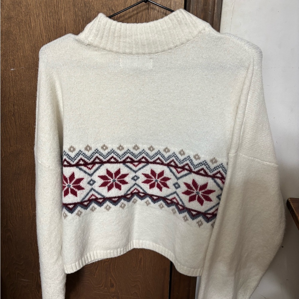 Cozy white Hollister Sweater with Red Pattern - Picture 2 of 3